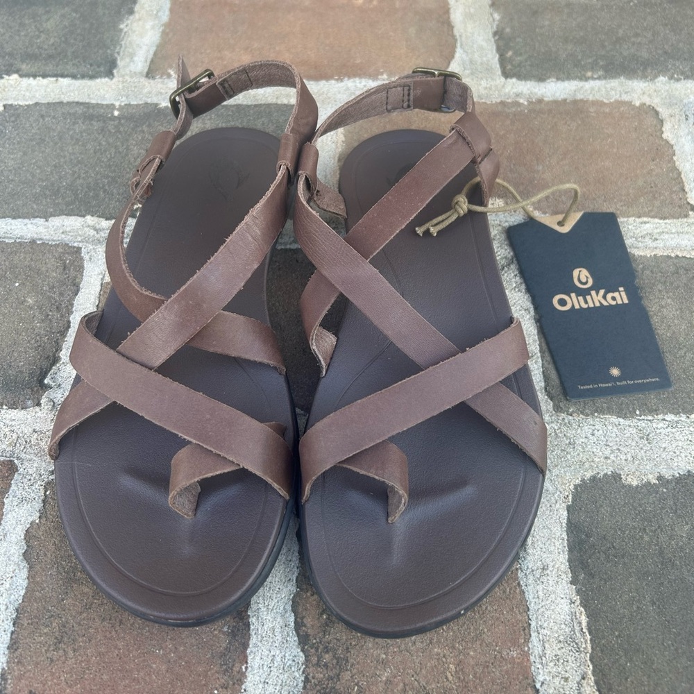 OluKai Upena Kona Coffee Brown Leather Strappy Flat Sandals with Toe Loop NWT 6
